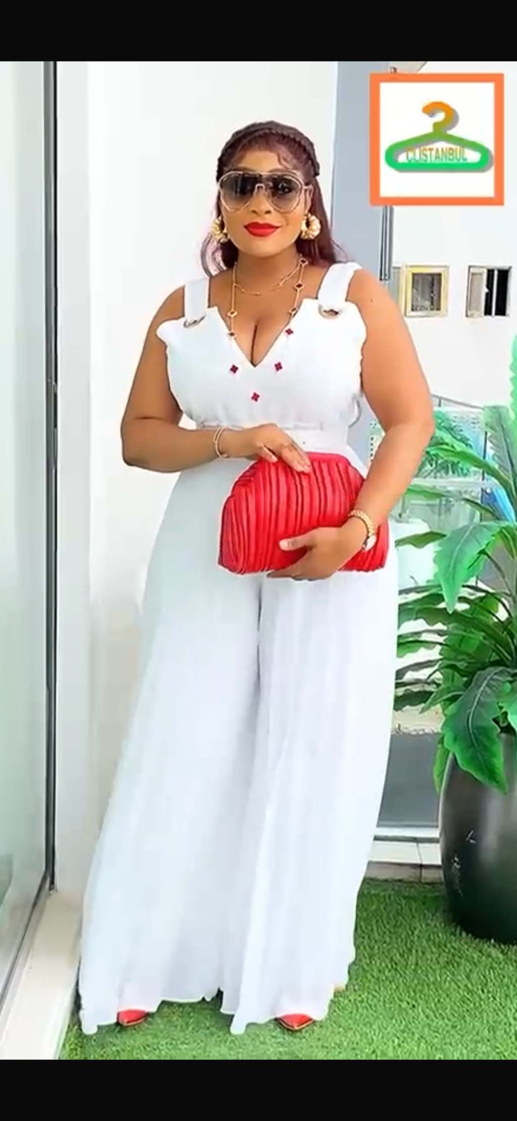 White jumpsuit (Curvy Fit)