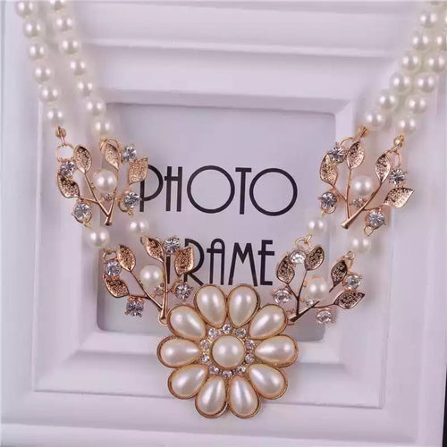 Floral Pearl Necklace