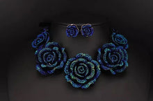 Load image into Gallery viewer, Blue flower necklace